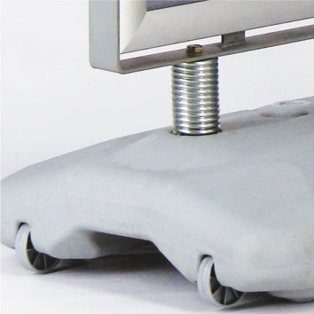 Poster Oscilante B2 con Base de agua plateada con esquinas redondeadas - Perfil de 46 mm